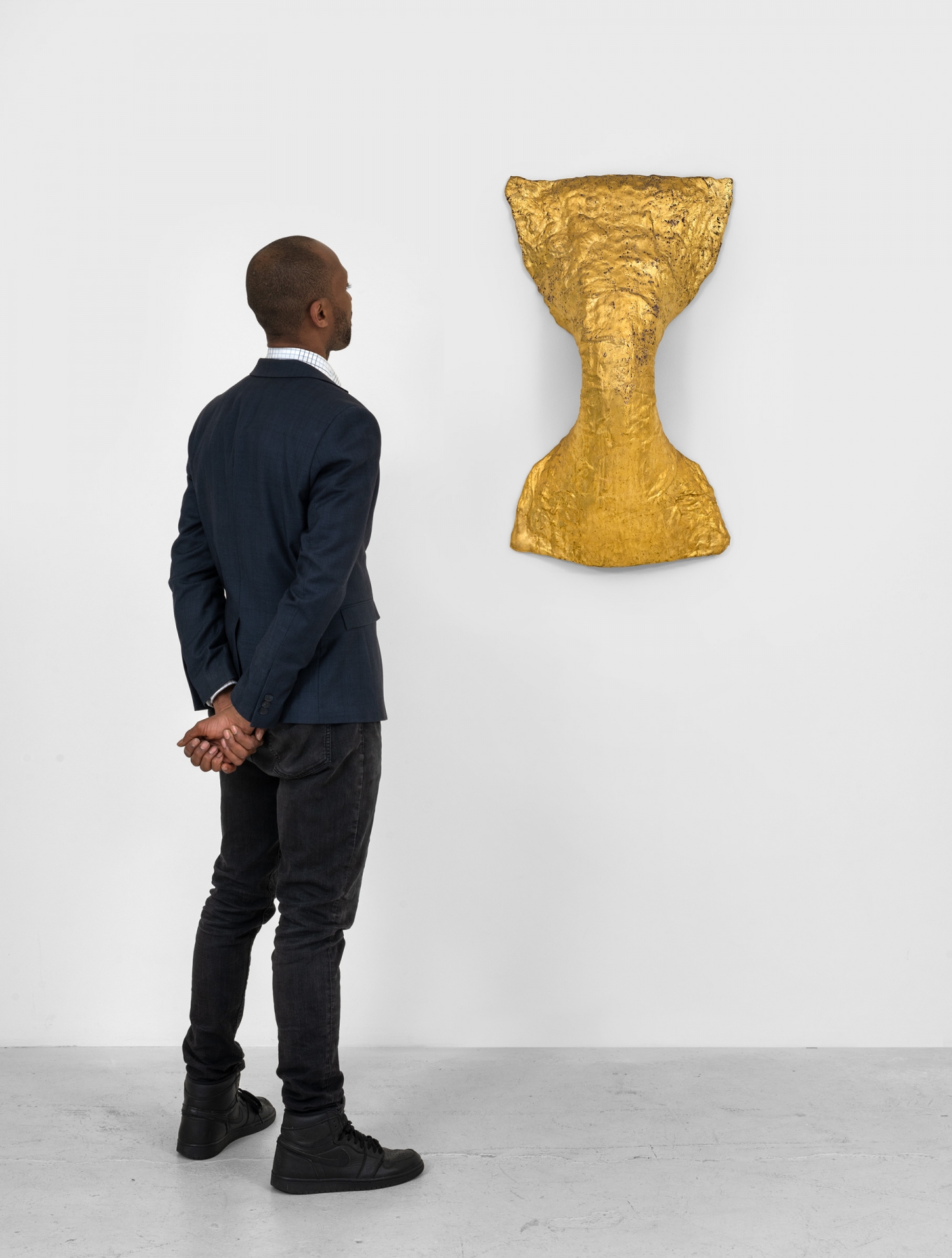 Lynda Benglis
FIGURE I&nbsp; 1978
Chicken wire, cotton, plaster, gesso, oil based size, gold leaf
34 3/4 x 20 x 7 3/4 inches
88.3 x 50.8 x 19.7 centimeters
CR# BE.308